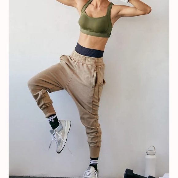 New Free People June Bug Joggers Sweatpants Slouchy Tan Stone XS - Picture 9 of 9